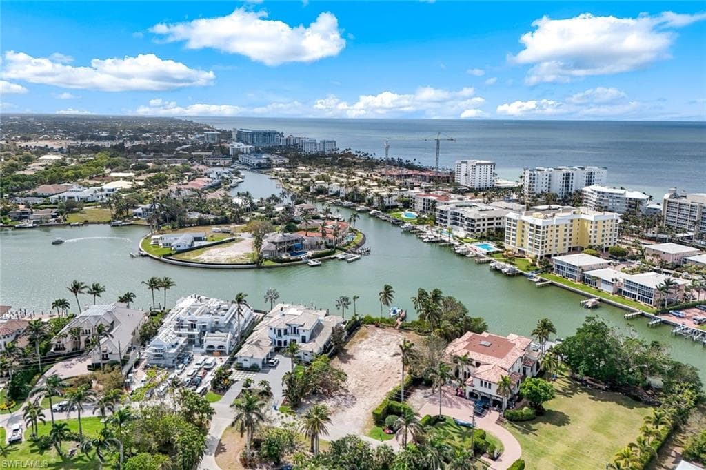 286 Spring Line Dr, Naples, FL 34102-4