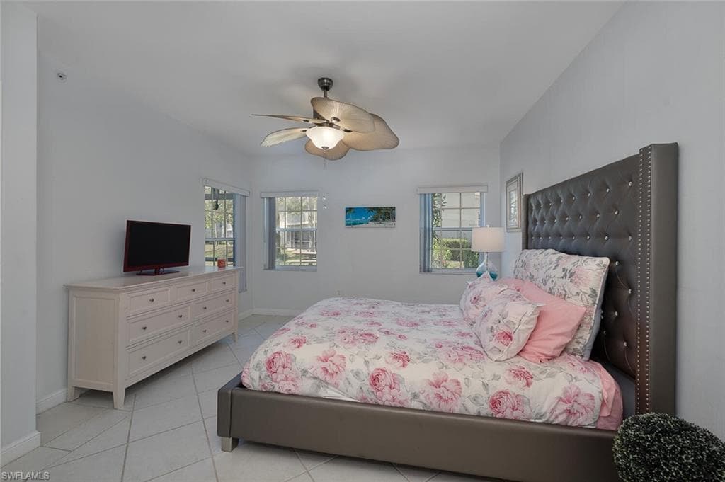 2585 Old Groves Rd 104, Naples, FL 34109-9
