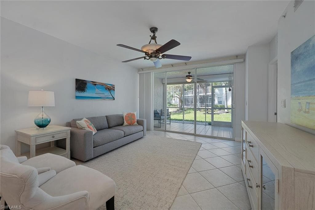 2585 Old Groves Rd 104, Naples, FL 34109-1