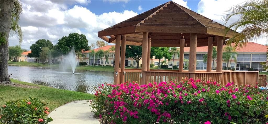 2585 Old Groves Rd 104, Naples, FL 34109-25