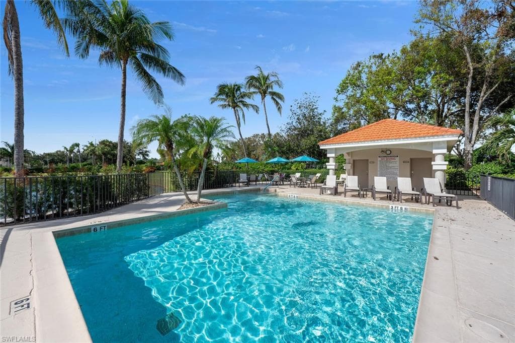 2585 Old Groves Rd 104, Naples, FL 34109-31