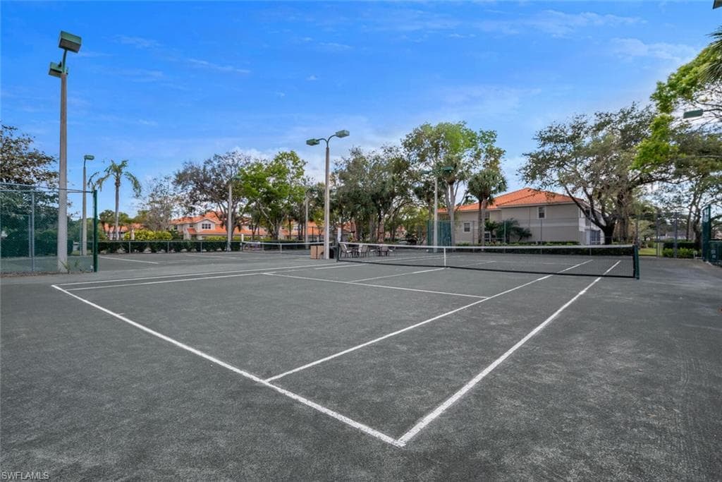 2585 Old Groves Rd 104, Naples, FL 34109-39