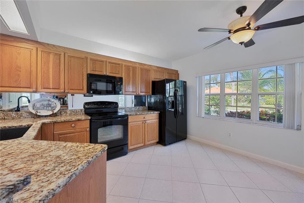 2585 Old Groves Rd 104, Naples, FL 34109-4
