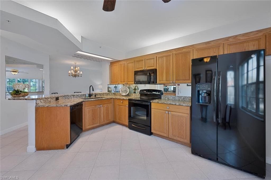 2585 Old Groves Rd 104, Naples, FL 34109-5