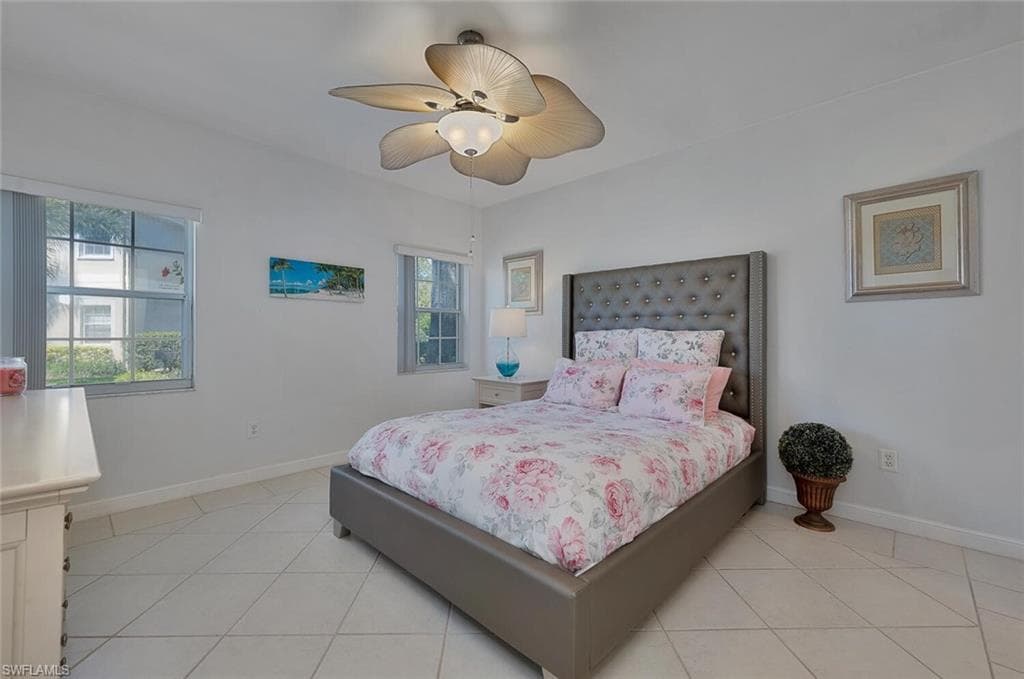 2585 Old Groves Rd 104, Naples, FL 34109-8