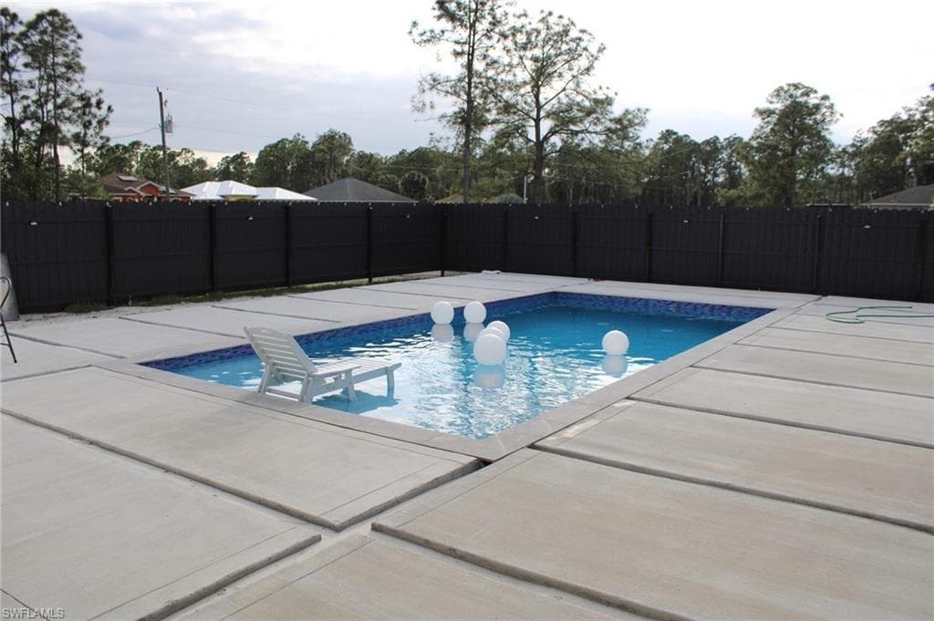 4067 33rd Ave NE, Naples, FL 34120-21