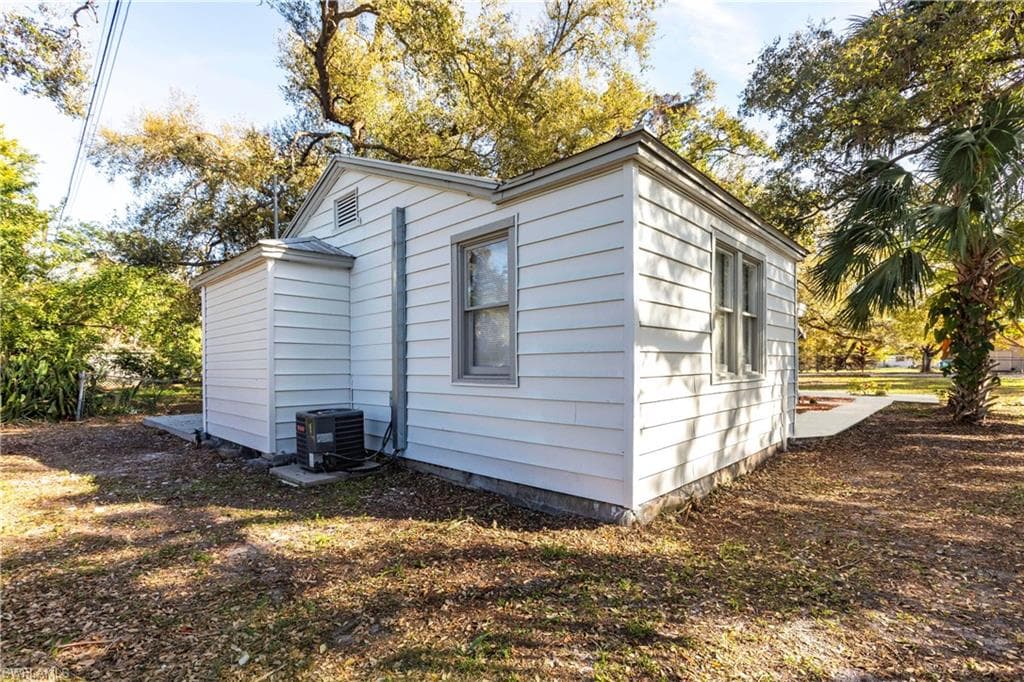 2217 Dora St, Fort Myers, FL 33901-27