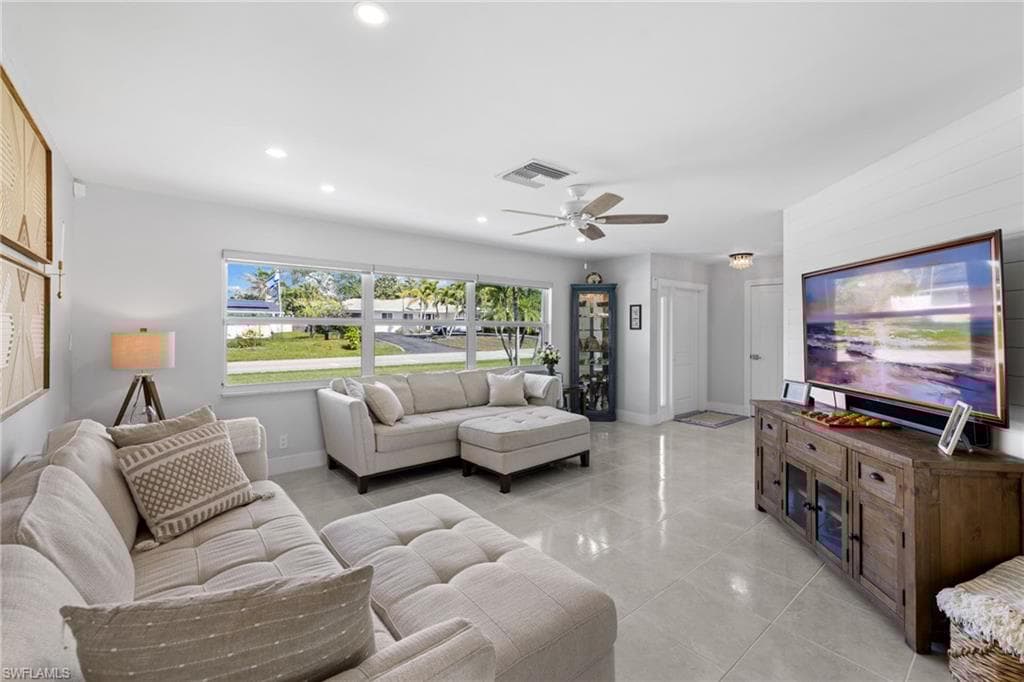 1252 Pompei Ln, Naples, FL 34103-17