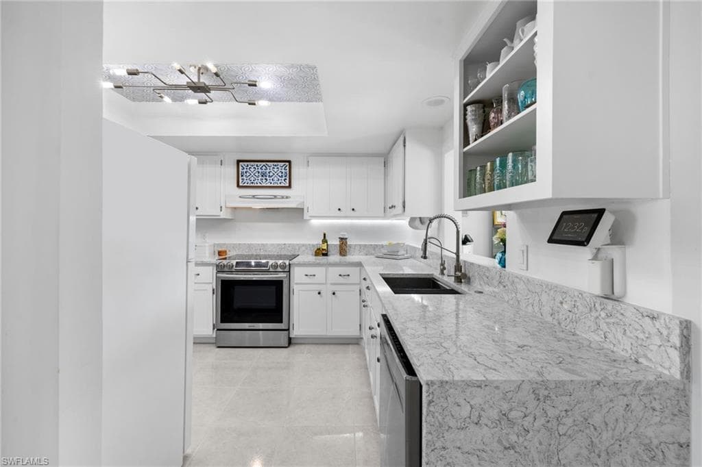 1252 Pompei Ln, Naples, FL 34103-28