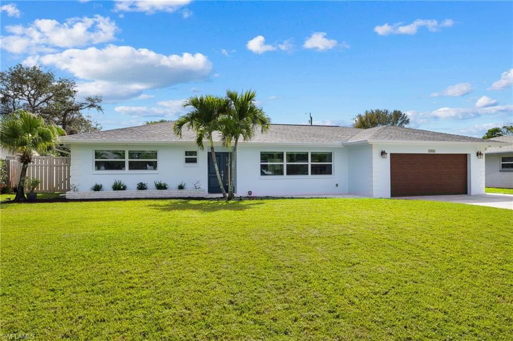 1252 Pompei Ln, Naples, FL 34103-2