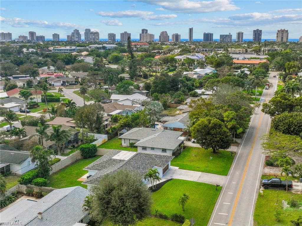 1252 Pompei Ln, Naples, FL 34103-35