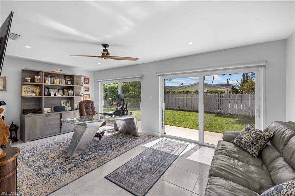 1252 Pompei Ln, Naples, FL 34103-8