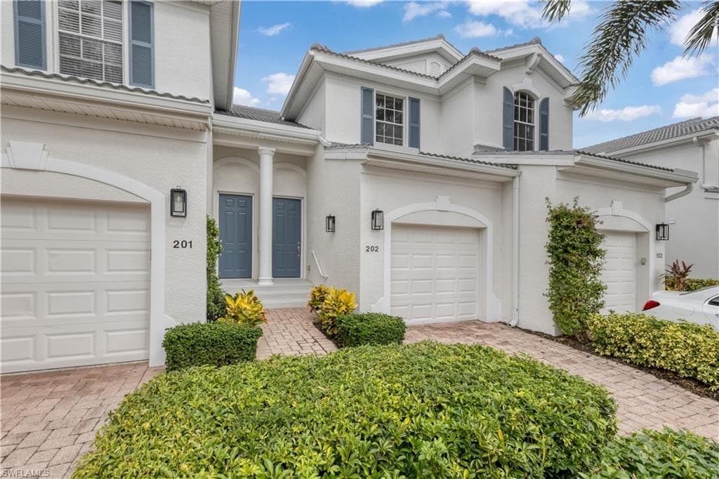 12866 Carrington Cir 202, Naples, FL 34105-4