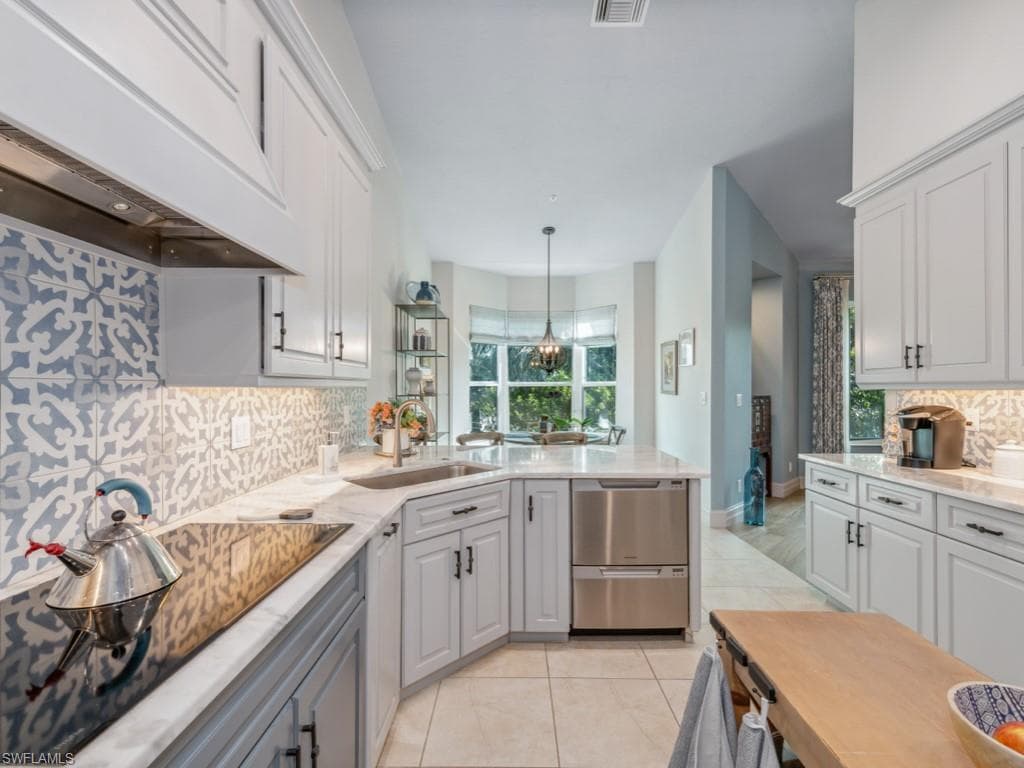 247 Colonade Cir, Naples, FL 34103-11