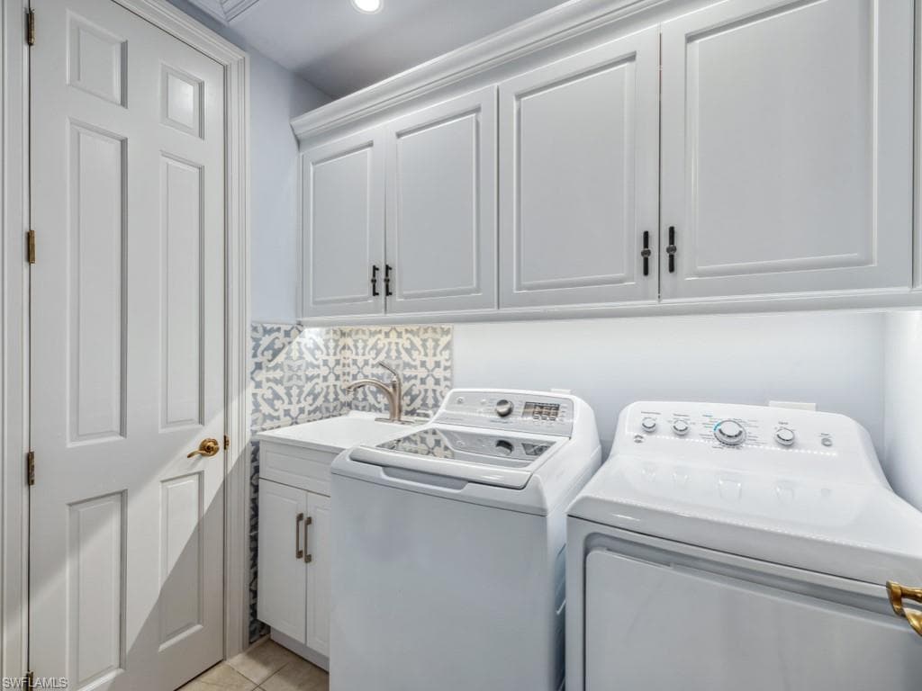 247 Colonade Cir, Naples, FL 34103-27