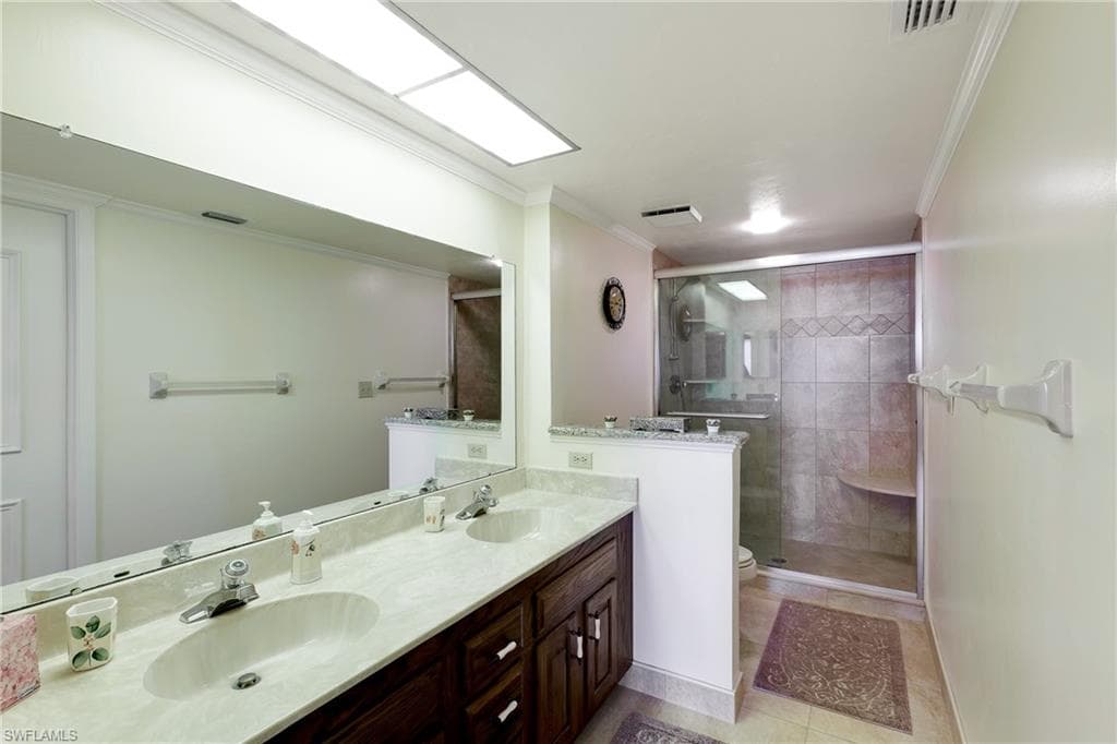 17 Bluebill Ave 1103, Naples, FL 34108-11