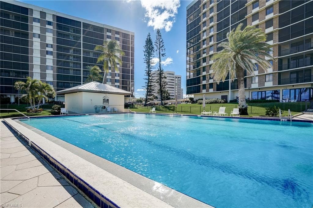 17 Bluebill Ave 1103, Naples, FL 34108-15