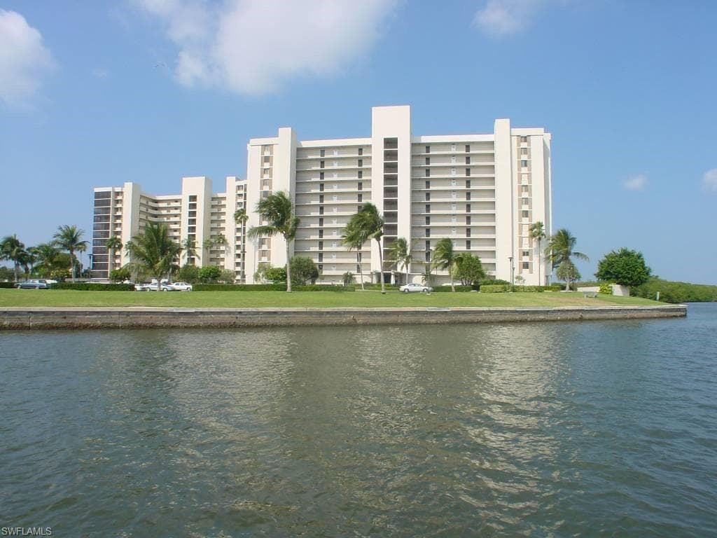 17 Bluebill Ave 1103, Naples, FL 34108-1