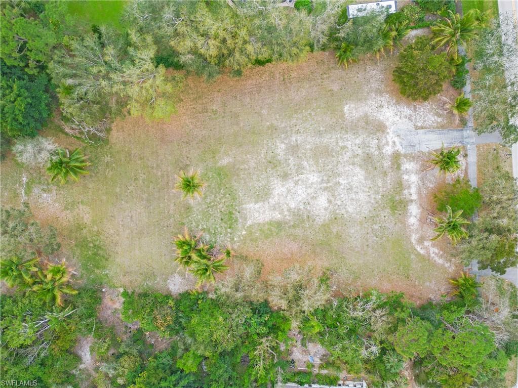 172 Hickory Rd, Naples, FL 34108-9
