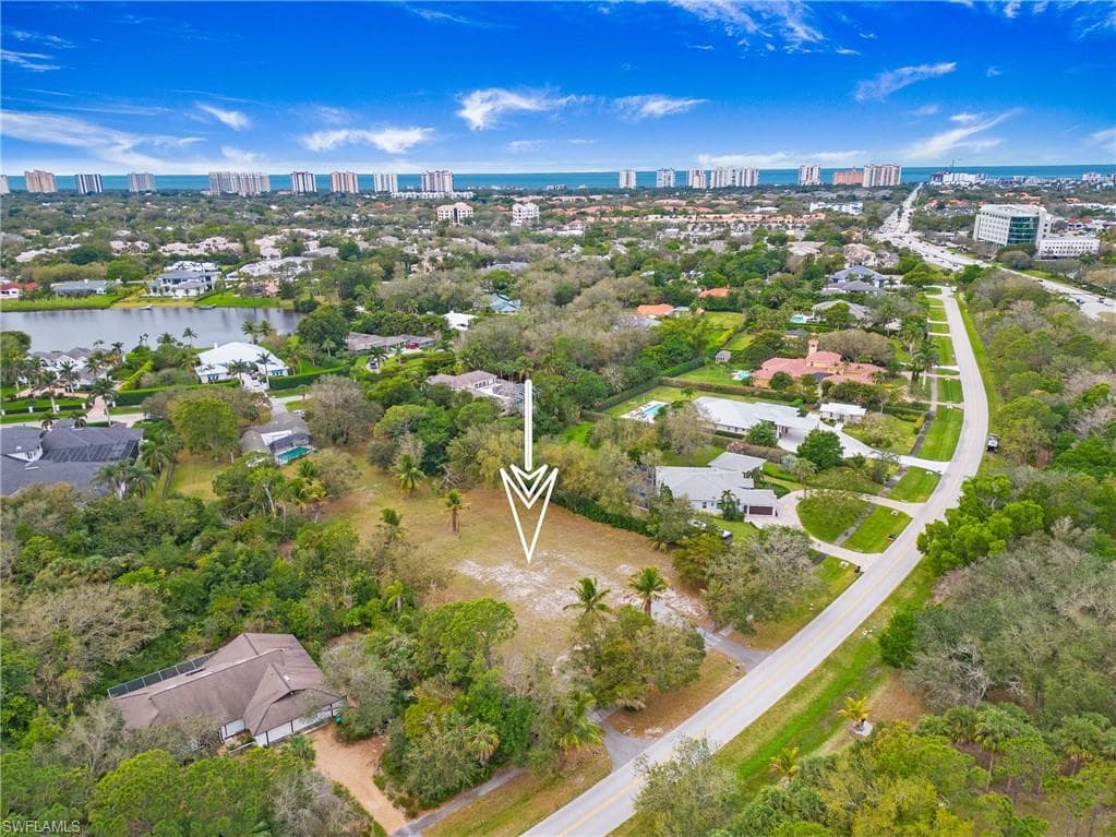 172 Hickory Rd, Naples, FL 34108-19