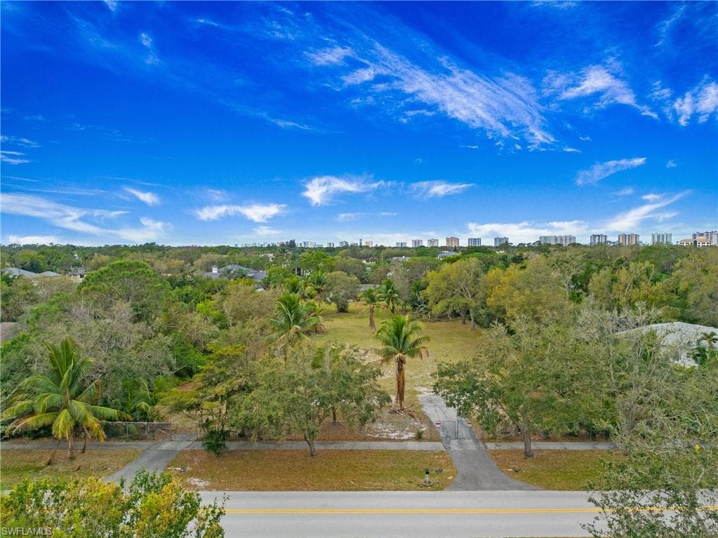 172 Hickory Rd, Naples, FL 34108-3