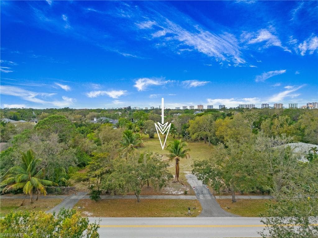 172 Hickory Rd, Naples, FL 34108-4