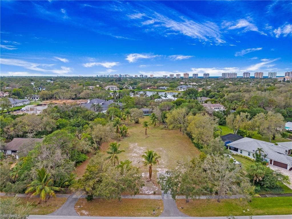 172 Hickory Rd, Naples, FL 34108-5