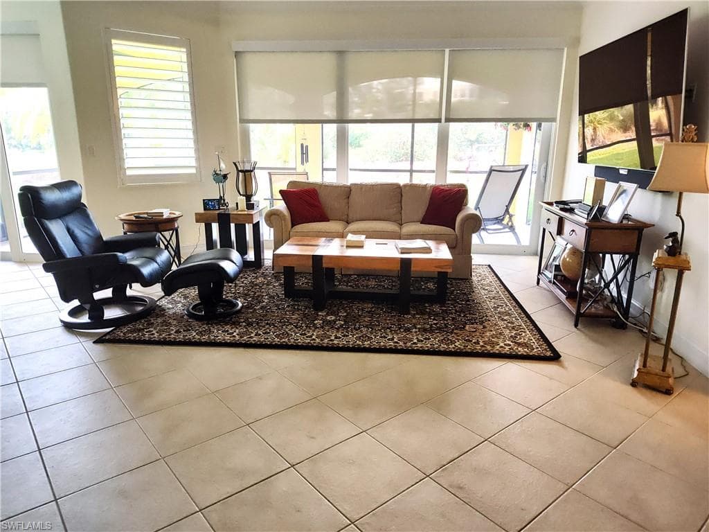 1281 Rialto Way, Naples, Fl 34114-13