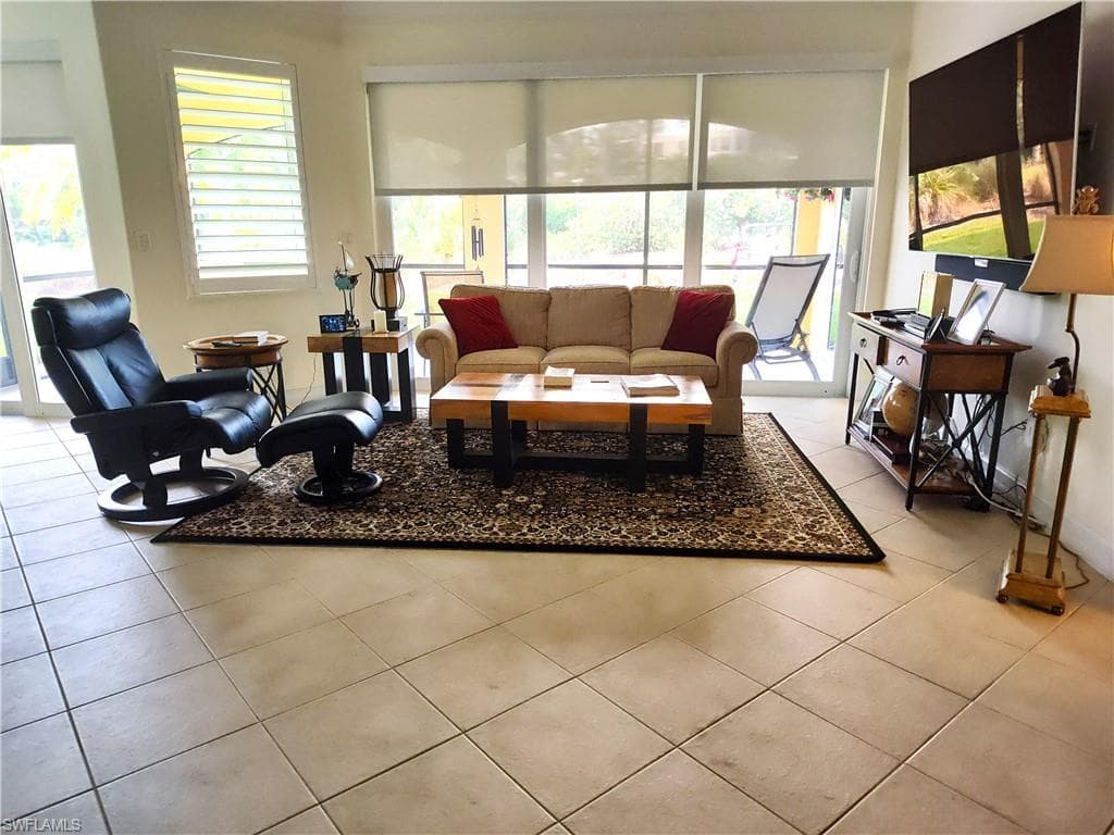 1281 Rialto Way, Naples, Fl 34114-5