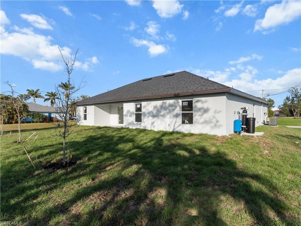 1242 22nd Ave, Cape Coral, FL 33993-28