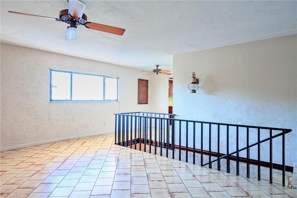 828 Wiggins Pass Rd 11, Naples, FL 34110-11