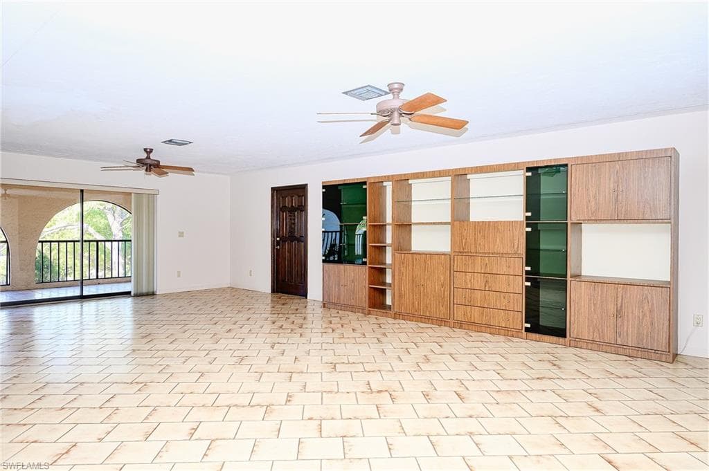 828 Wiggins Pass Rd 11, Naples, FL 34110-12