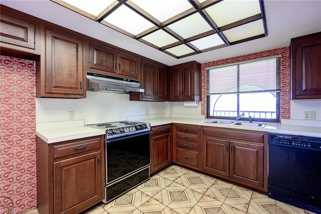 828 Wiggins Pass Rd 11, Naples, FL 34110-17