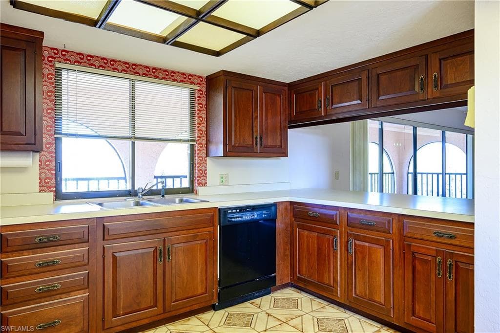 828 Wiggins Pass Rd 11, Naples, FL 34110-18