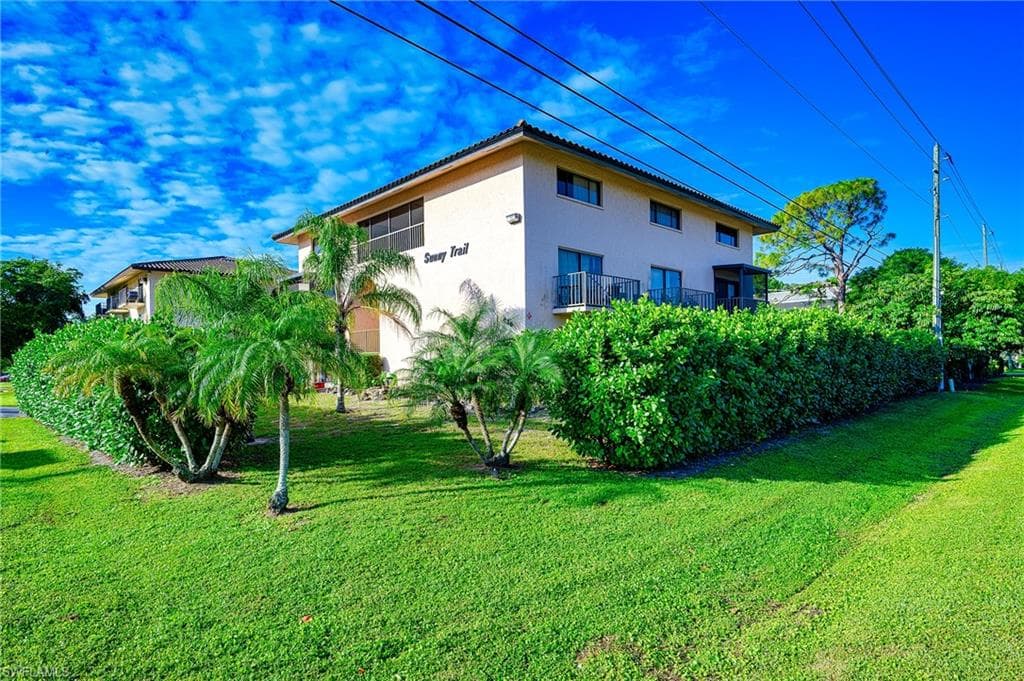 828 Wiggins Pass Rd 11, Naples, FL 34110-1