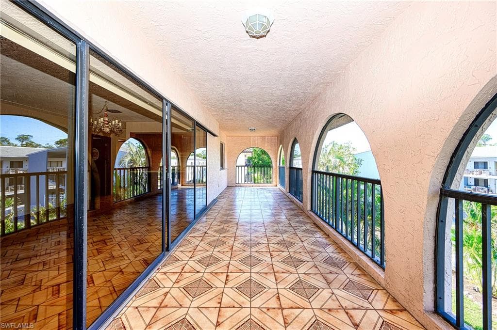 828 Wiggins Pass Rd 11, Naples, FL 34110-20