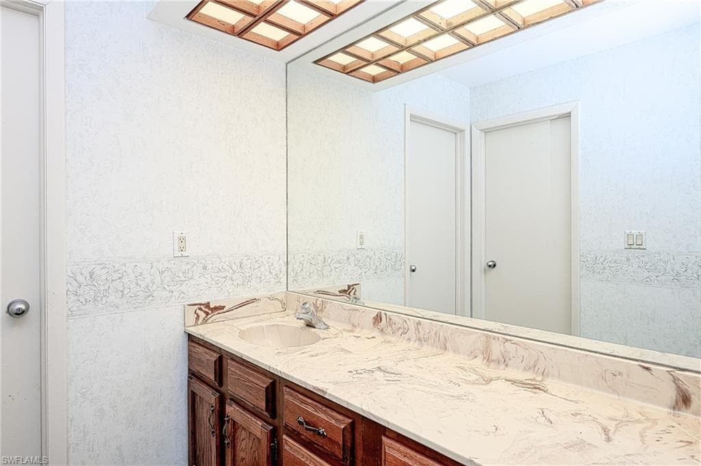 828 Wiggins Pass Rd 11, Naples, FL 34110-25