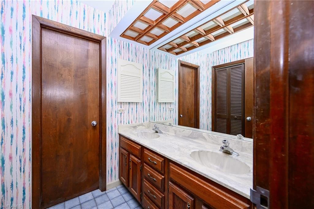 828 Wiggins Pass Rd 11, Naples, FL 34110-33
