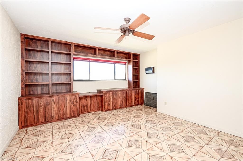 828 Wiggins Pass Rd 11, Naples, FL 34110-35