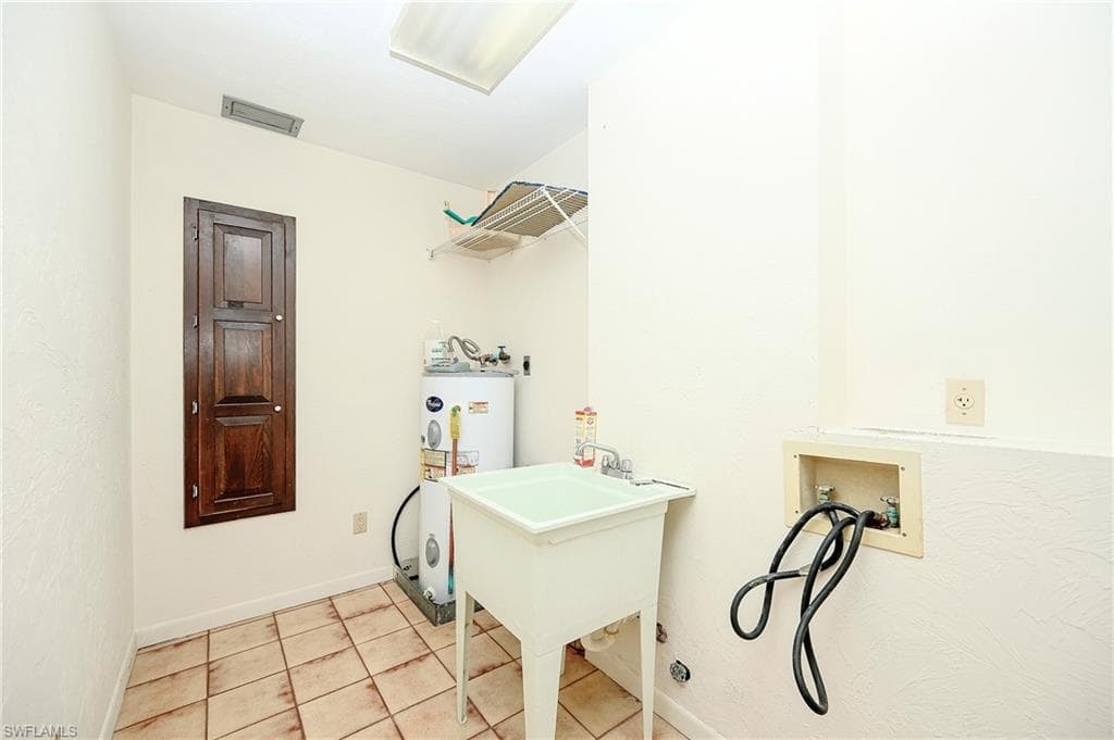 828 Wiggins Pass Rd 11, Naples, FL 34110-36