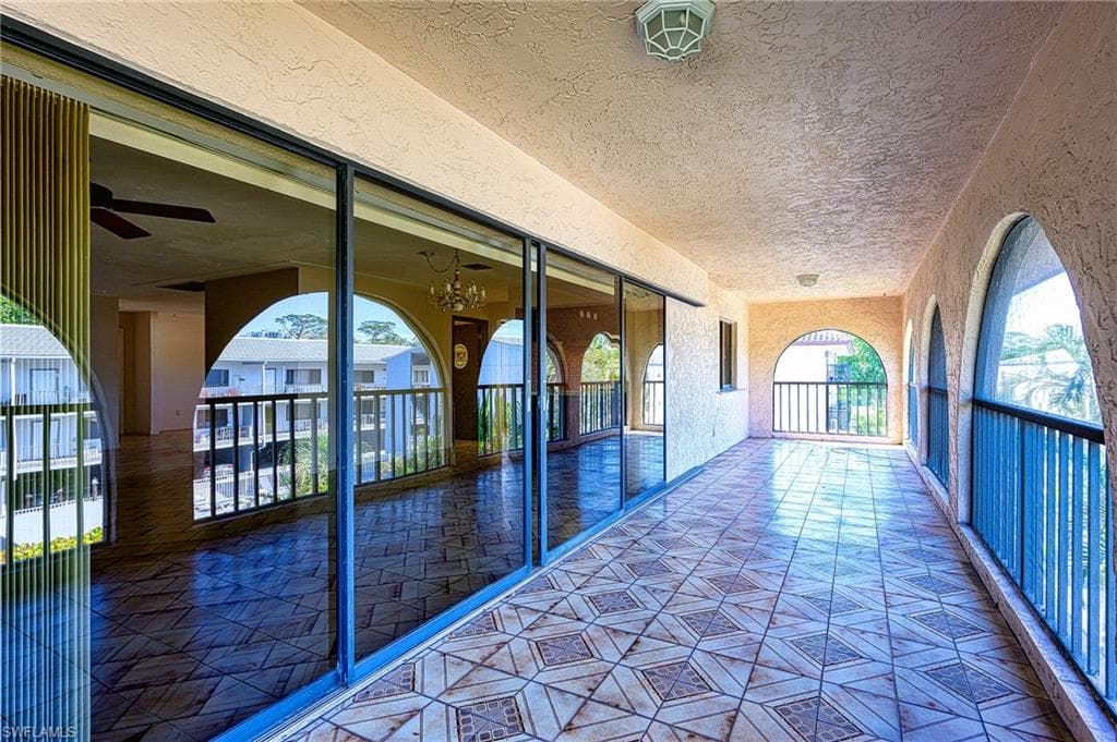 828 Wiggins Pass Rd 11, Naples, FL 34110-3