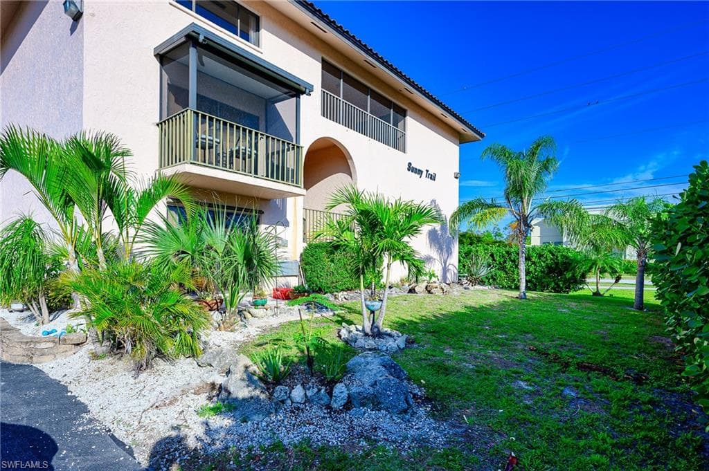 828 Wiggins Pass Rd 11, Naples, FL 34110-6