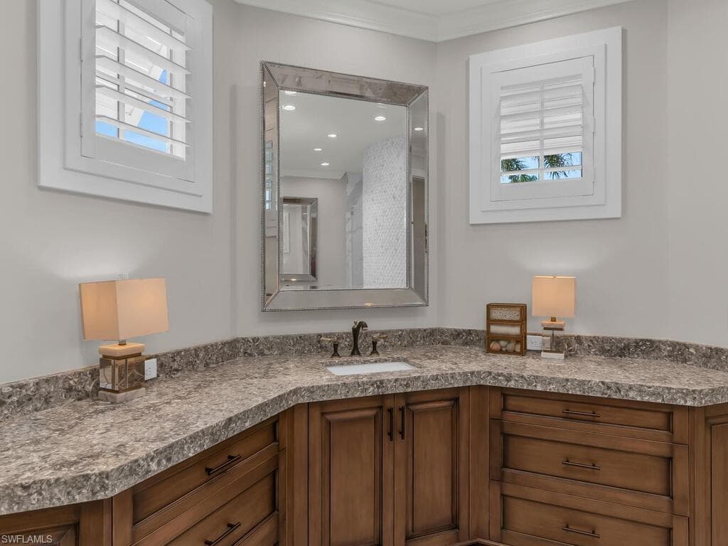 482 Clifton Ct, Marco Island, FL 34145-17