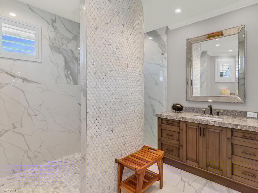 482 Clifton Ct, Marco Island, FL 34145-18