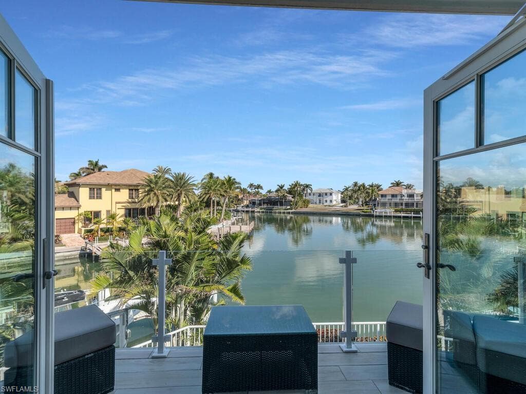 482 Clifton Ct, Marco Island, FL 34145-25