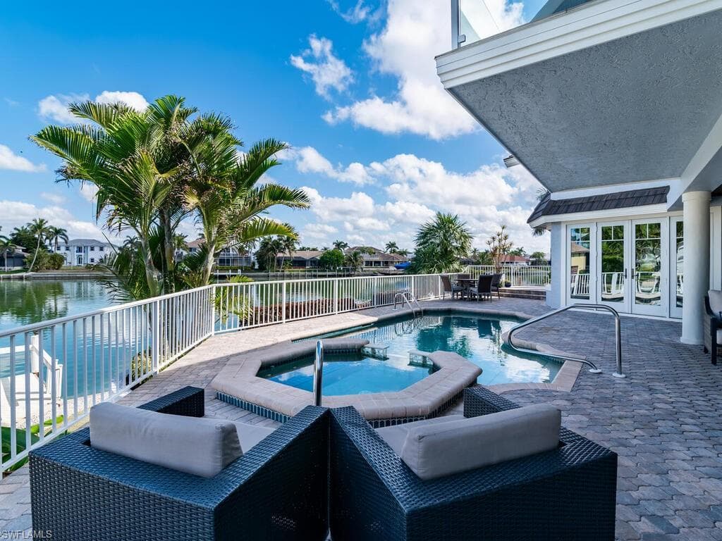 482 Clifton Ct, Marco Island, FL 34145-33