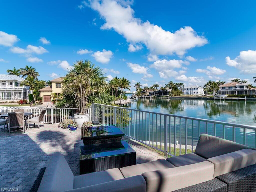 482 Clifton Ct, Marco Island, FL 34145-35