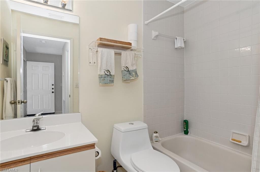 500 Saratoga Cir F205, Naples, FL 34104-13