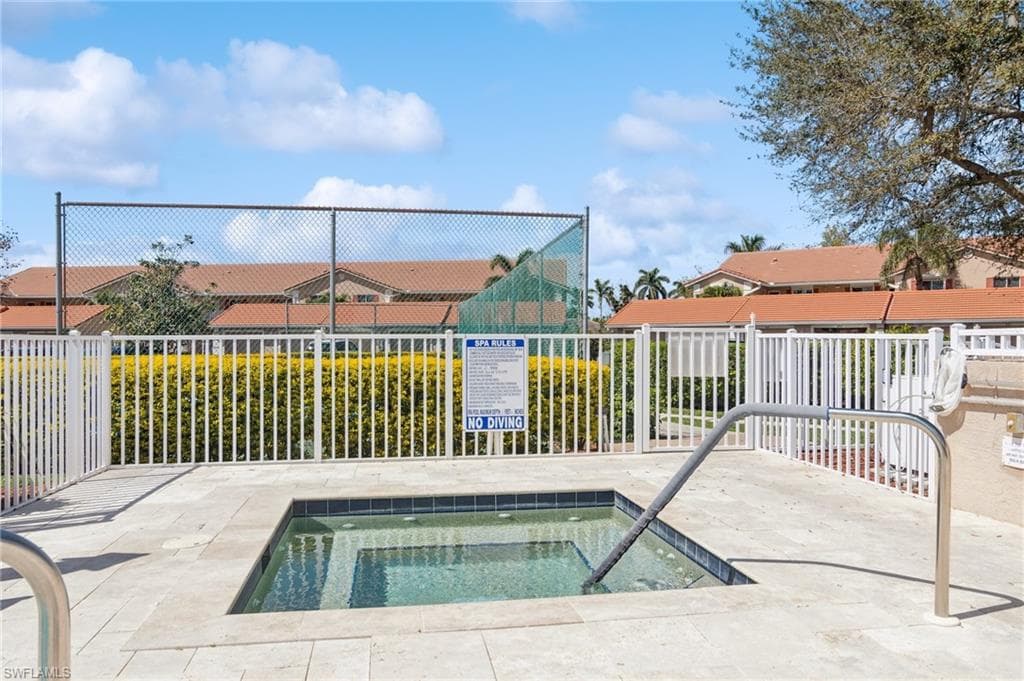 500 Saratoga Cir F205, Naples, FL 34104-19