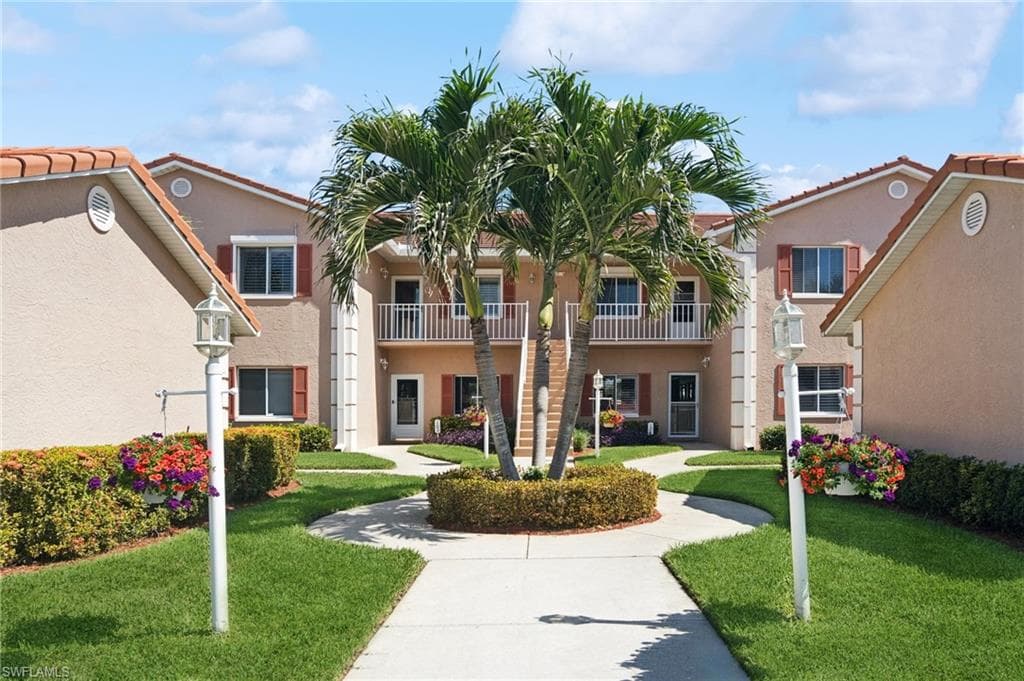 500 Saratoga Cir F205, Naples, FL 34104-2
